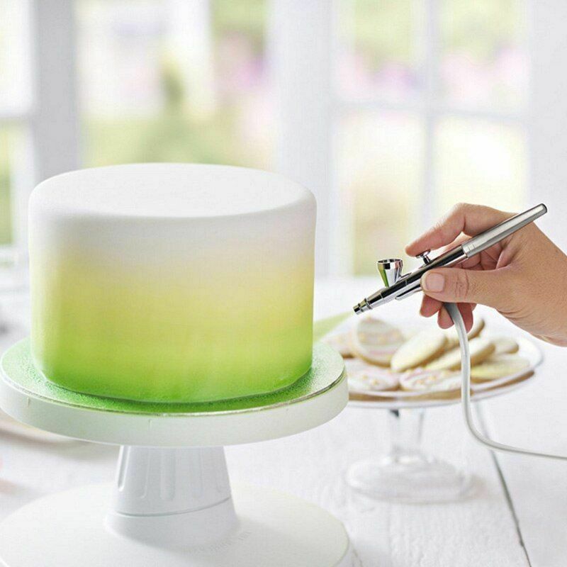 رنگ آمیزی فوندانت کیک با ایر براش
